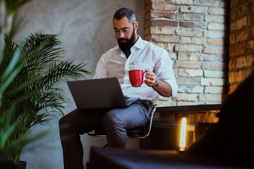 A Day In The Life Of A Remote Worker: Staying Productive And Relaxed